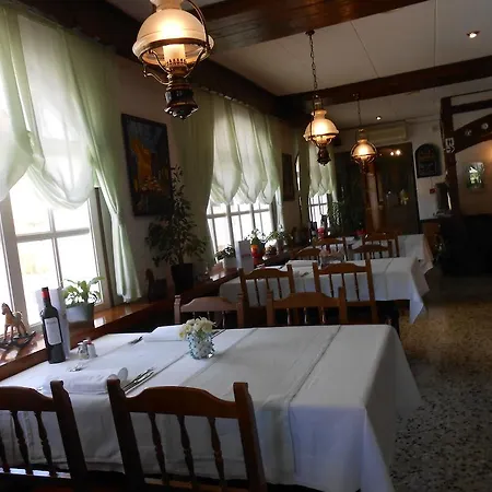 Marbella Guest house Roses